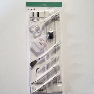 Cricut Essentials Tool Set